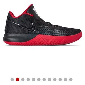 Kyrie Fly Trap Basketball Sneakers 7.5
